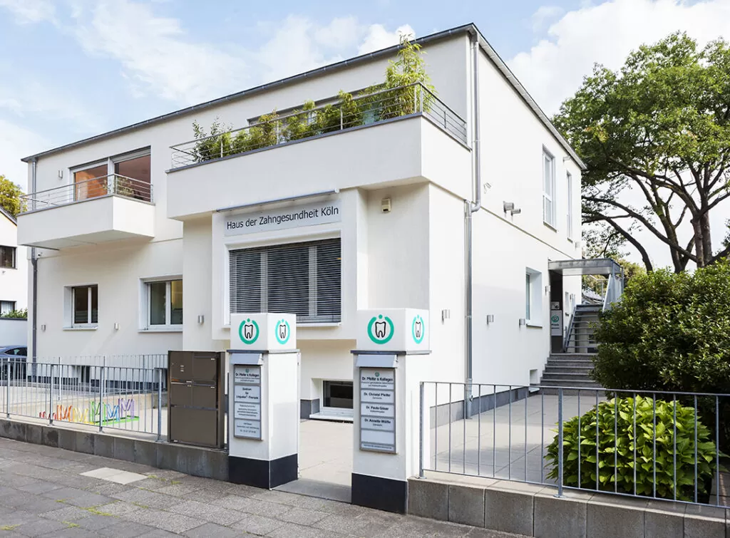 Exterior of the orthodontic practice in Cologne-Marienburg